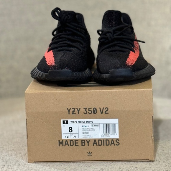 Yeezy Boost 350 V2 Core Black Red - Picture 2 of 6